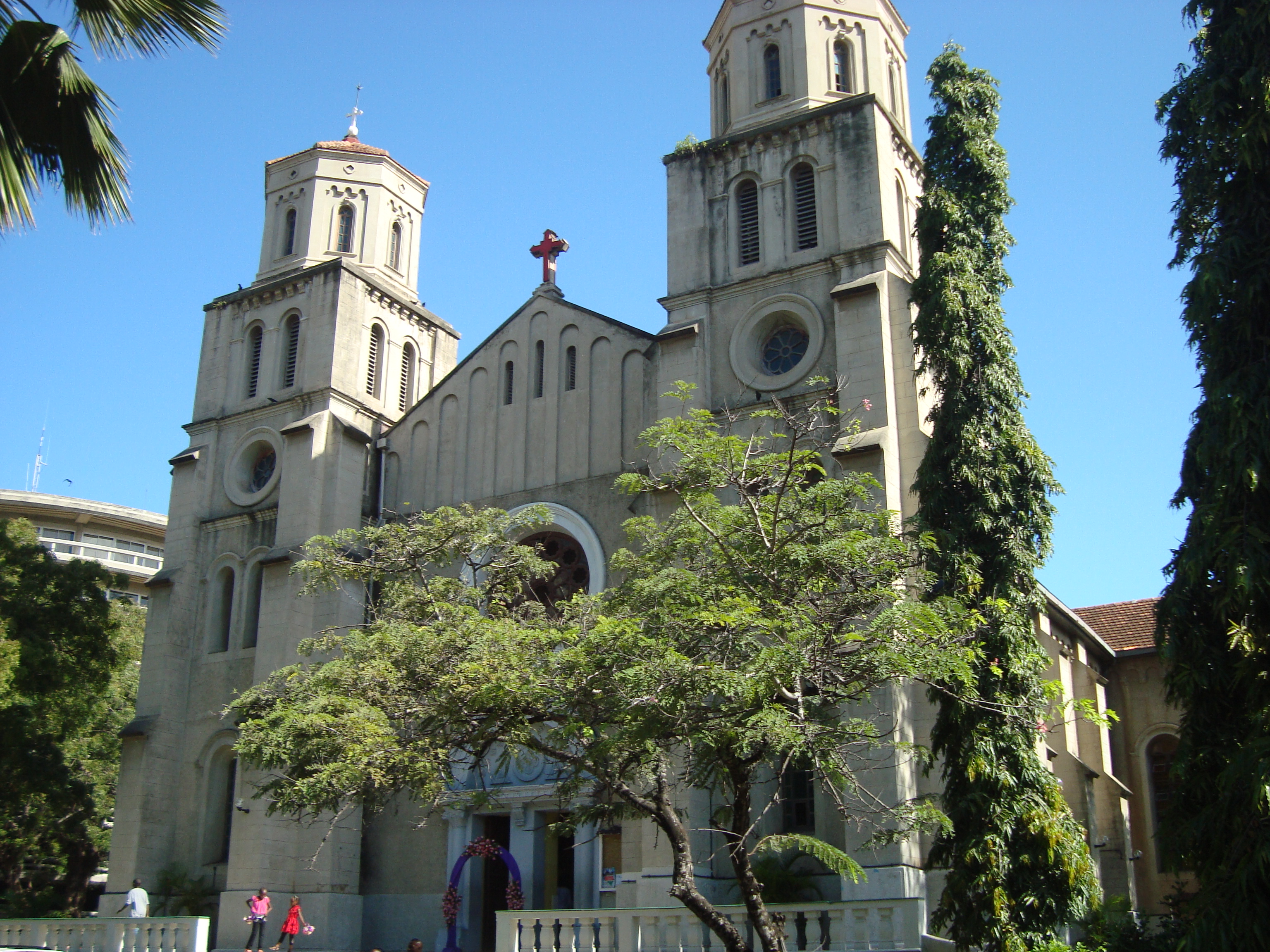  Reclaiming the altar:  Separation and regulation of  church and politics in Kenya